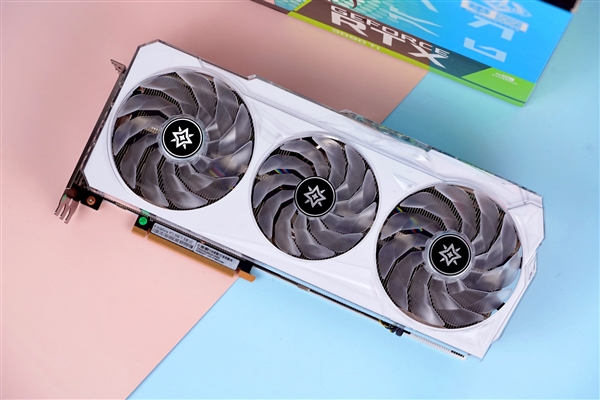 24GB显存卡皇!影驰RTX 3090 Ti星曜OC开箱图赏