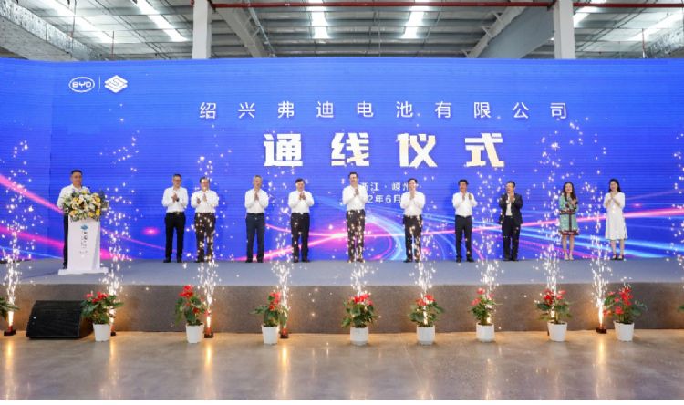 比亚迪估值破人民币万亿元 新能源动力电池生产基地赶进度