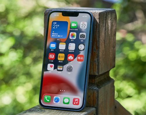 高端电视、智能手机带动 2021 年 AMOLED 面板需求大爆发，总面积达 1420 万平方米
