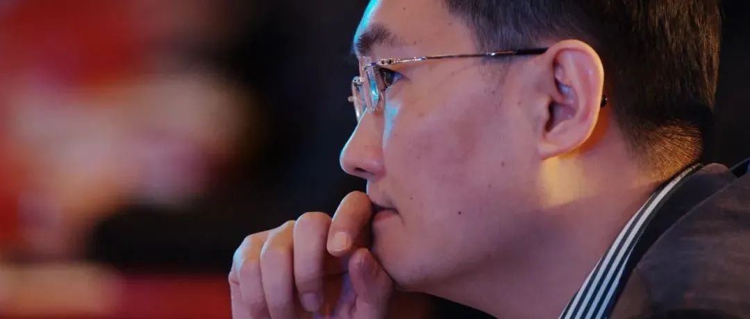 知名大厂被指公然大挂加班横幅，呼吁员工加班，监管介入调查；腾讯关停学龄前教育业务，上千员工将转岗；恒大降价出售电机业务｜雷锋早报