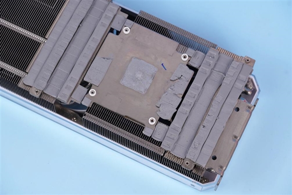 24GB显存卡皇!影驰RTX 3090 Ti星曜OC开箱图赏