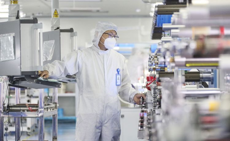 全球通膨风险加剧，消费性电子市况明显降温，自5月下旬起，确实有部分客户调节下半年订单及希望重新讨论长约价格与投片量。法新社