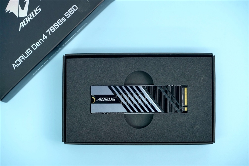 性能、温度超常发挥！技嘉钛雕AORUS Gen4 7000s 1TB SSD评测