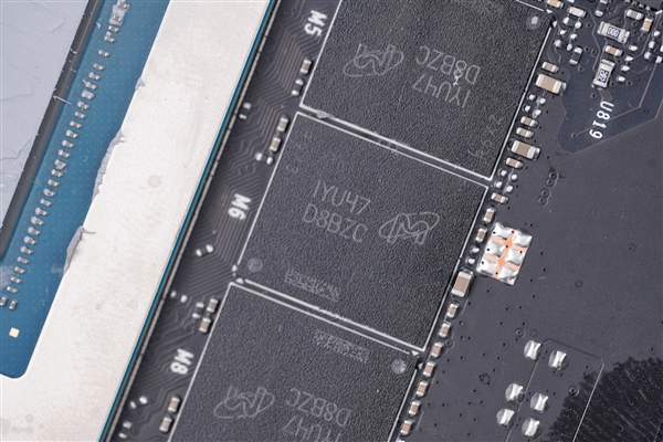 24GB显存卡皇!影驰RTX 3090 Ti星曜OC开箱图赏