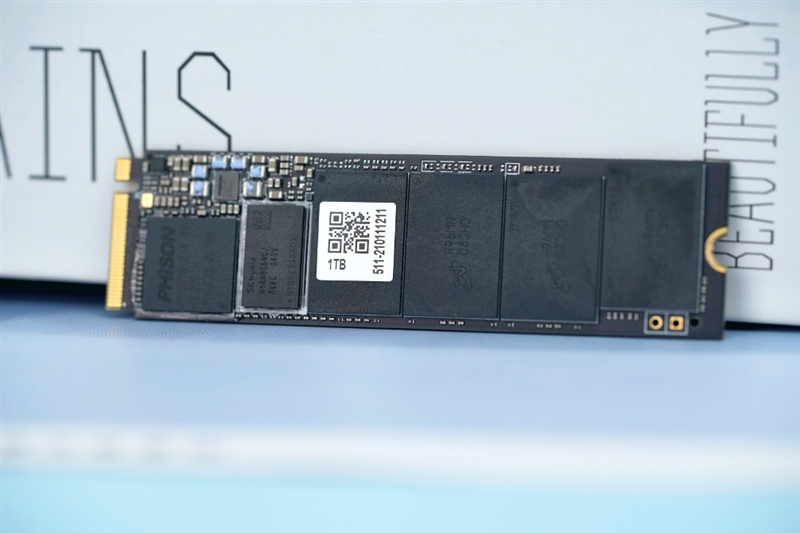 性能、温度超常发挥！技嘉钛雕AORUS Gen4 7000s 1TB SSD评测
