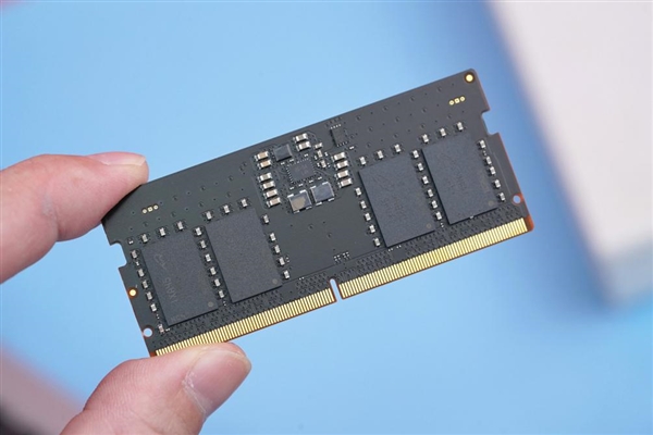 比DDR4快50%！英睿达DDR5-4800 8GB笔记本内存图赏