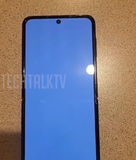 三星Galaxy Z Flip4真机首曝：首款骁龙8+双屏折叠旗舰