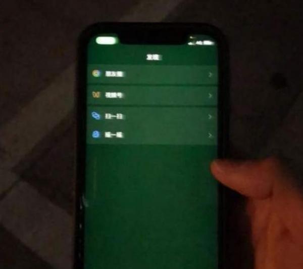 iPhone 12绿到你发慌，苹果官方终于承认了！