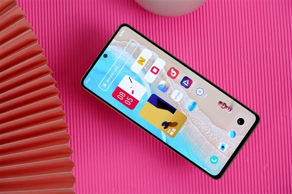 定制骁龙870巅峰版！vivo S15开箱图赏：久违的窄边直屏