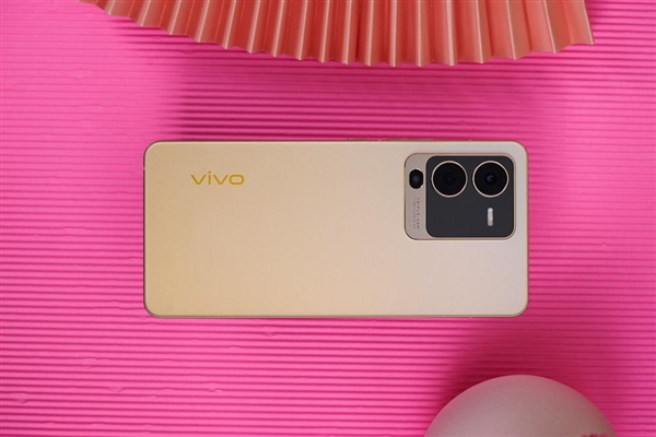 定制骁龙870巅峰版！vivo S15开箱图赏：久违的窄边直屏