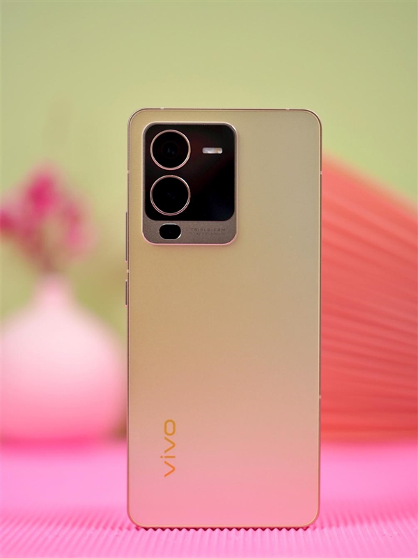 定制骁龙870巅峰版！vivo S15开箱图赏：久违的窄边直屏