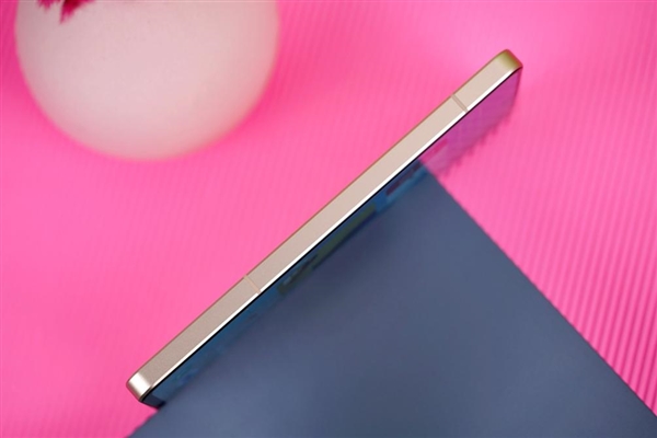 定制骁龙870巅峰版！vivo S15开箱图赏：久违的窄边直屏