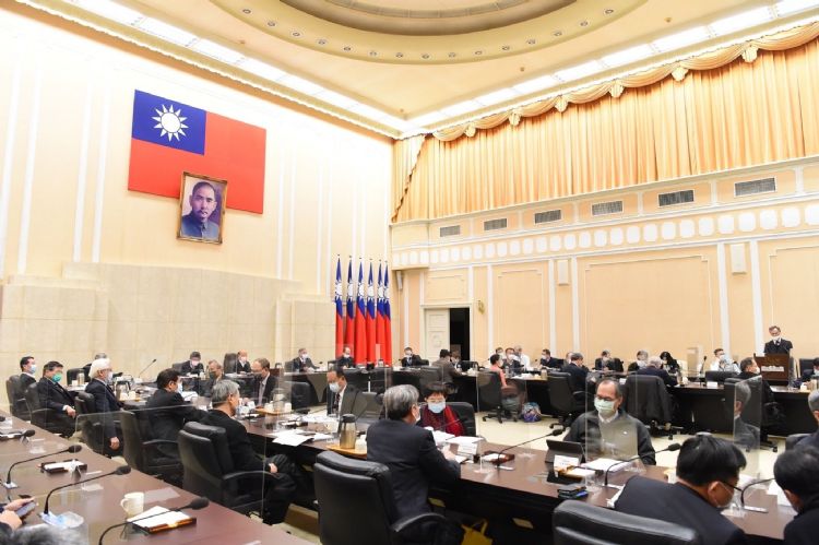 疫情、物价、碳税兵临城下 政院：台湾2022需面临新挑战