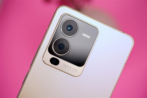 定制骁龙870巅峰版！vivo S15开箱图赏：久违的窄边直屏
