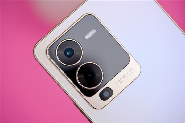 定制骁龙870巅峰版！vivo S15开箱图赏：久违的窄边直屏