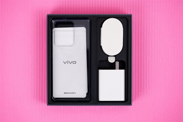 定制骁龙870巅峰版！vivo S15开箱图赏：久违的窄边直屏