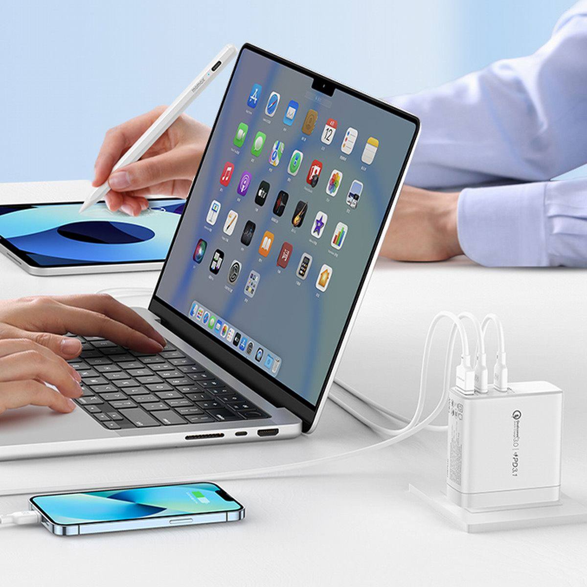 MOMAX推出PD3.1 140W氮化镓充电器,适配Macbook Pro 2021满血快充-充电头网