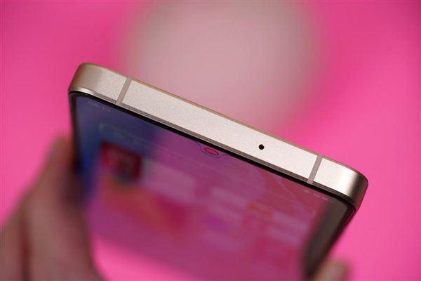 定制骁龙870巅峰版！vivo S15开箱图赏：久违的窄边直屏