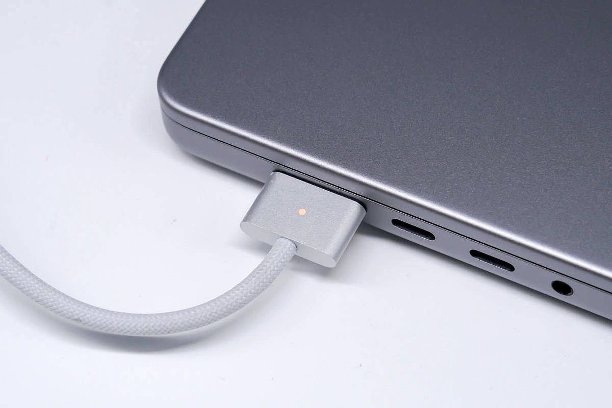 苹果推出多彩MagSafe3磁吸充电线,340元一根四色可选-充电头网