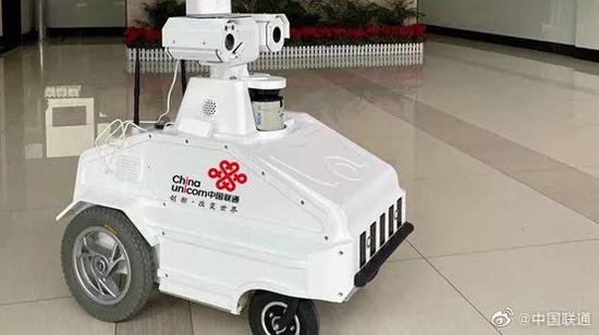联通5G测温巡警机器人