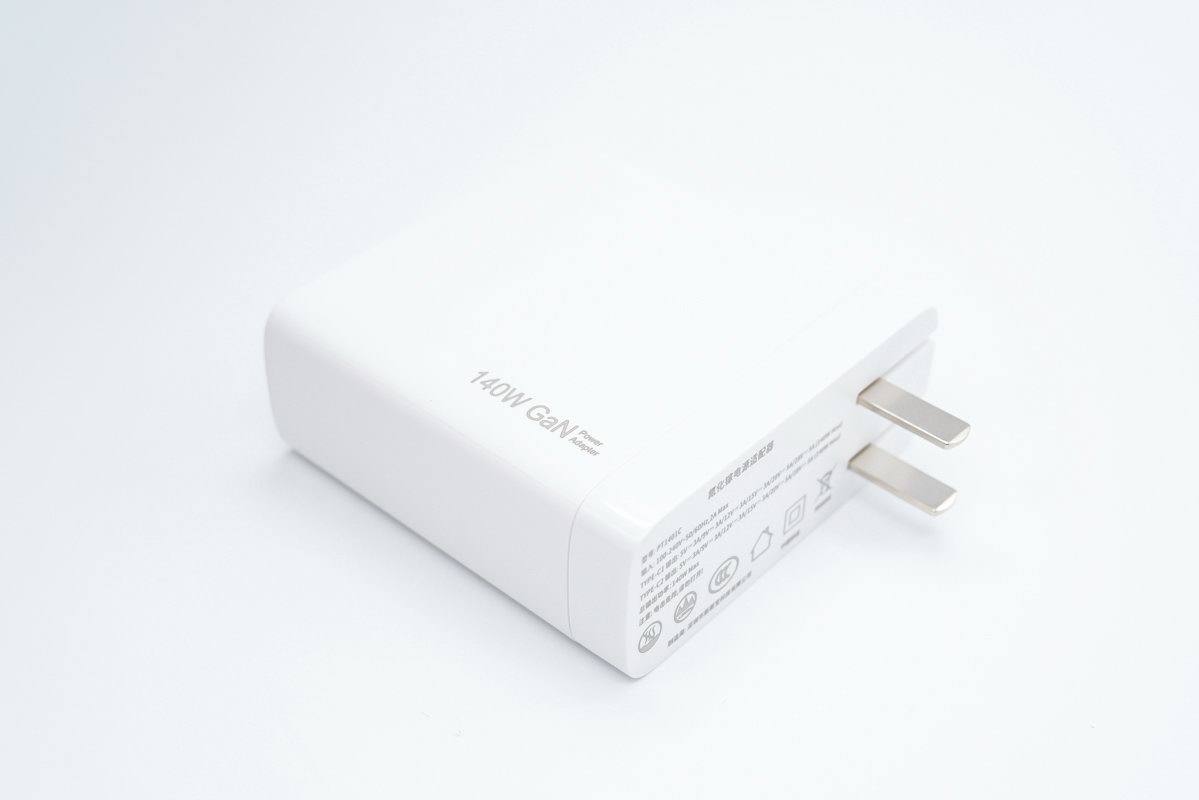 新斯宝推出140W 2C氮化镓充电器,双口均支持PD3.1新标准-充电头网