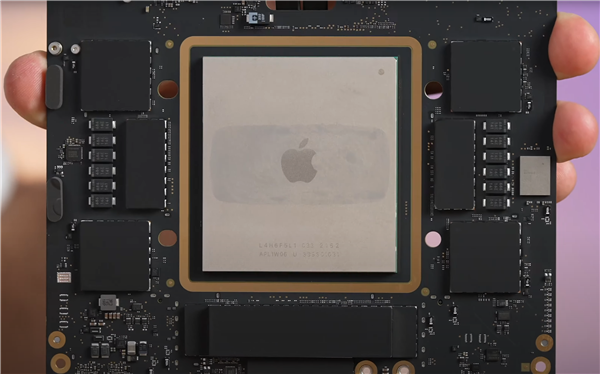 苹果M1 Ultra真容首曝：庞然巨物！AMD锐龙都成了“小弟”