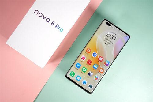 华为nova8 Pro，充电速度极快