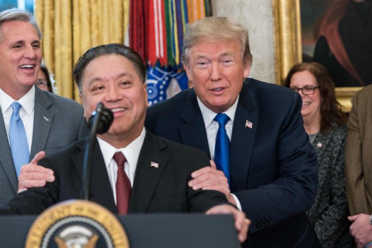 博通购并VMware 陈福阳过招Michael Dell