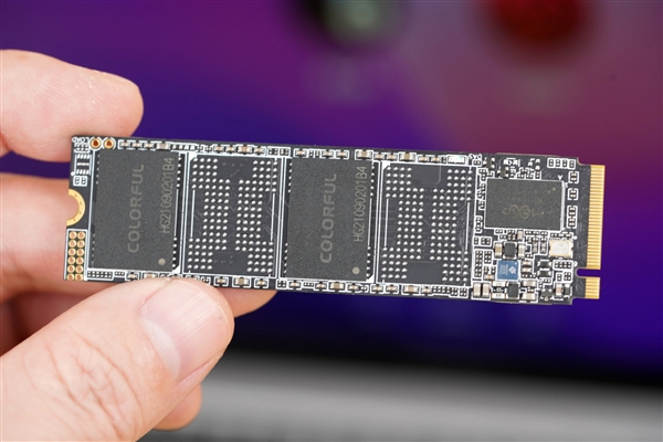 颗粒、主控皆国产！七彩虹战戟CN600 512GB SSD开箱图赏