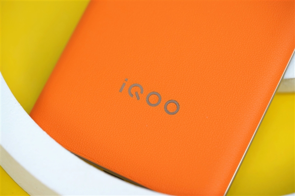 2799元！iQOO Neo6朋克版开箱图赏：1200Hz瞬时触控