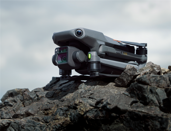 大疆Mavic 3无人机发布最新固件：文件体积减少50%