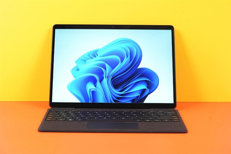 微软Surface Pro 8日常体验:能玩《孤岛危机》 办公娱乐忘掉苹果