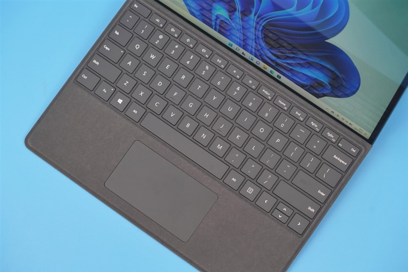 微软Surface Pro 8日常体验:能玩《孤岛危机》 办公娱乐忘掉苹果