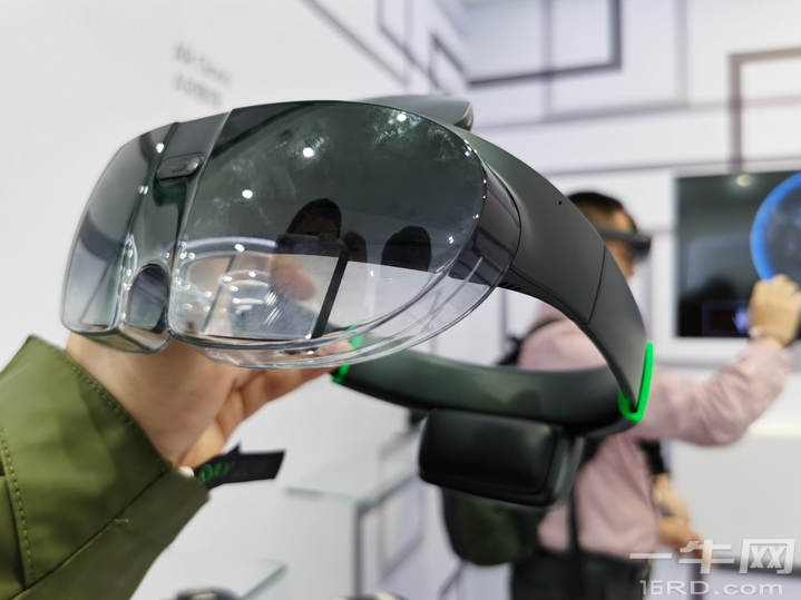 OPPO发布旗下首款AR眼镜:实现三维重现,配置3D环绕声