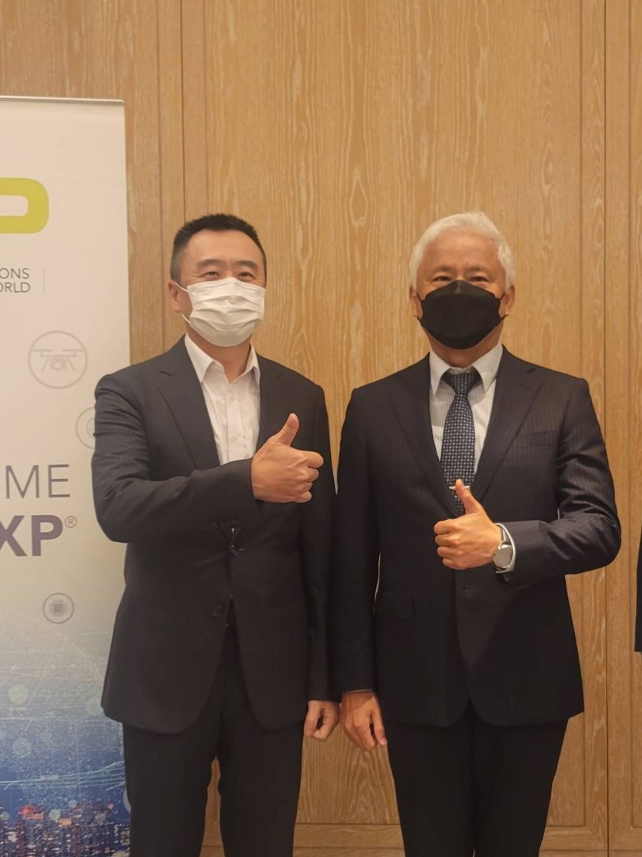 恩智浦台湾区业务副总经理臧益群(左)、为昇科资深副总兼技术长锺世忠(右)。黄女瑛摄