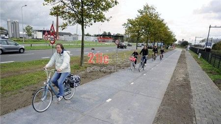 世界首条太阳能道路要通车了