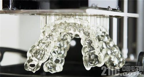 将3D打印牙冠装进嘴里 Rik Jacobs怎么想？