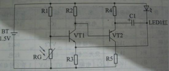 低电压光控LED闪光灯电路