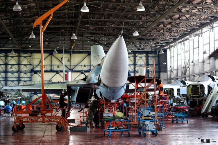 Su-27是俄罗斯空军主力作战机种，但国内解放军在后续的国产化计划中，以大量国产电子元件取代俄国产品。UAC