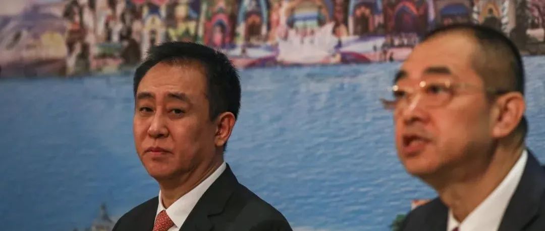 恒大总裁在债务危机前悄悄套现跑路：清空所有公司债券，捂了半年才申报；拼多多被指控销售盗版书；苹果因「果冻屏」遭集体诉讼｜雷峰早报