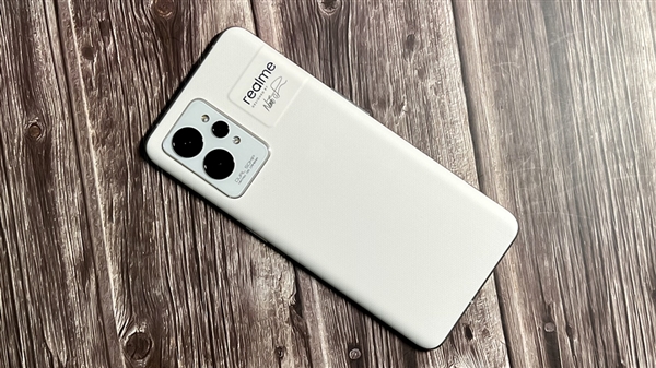 2K直屏天花板的继任者 高端旗舰realme GT3 Pro曝光
