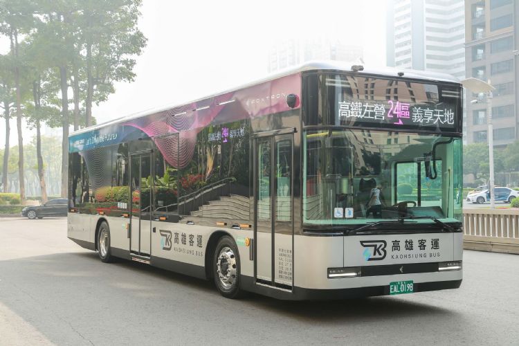 富士康集团、鸿华先进与三地集团日前於高雄市举行交车仪式。富士康