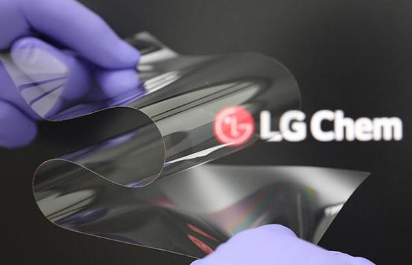 LG 推出全新可折叠显示屏技术：像玻璃一样坚硬，而且没有折痕