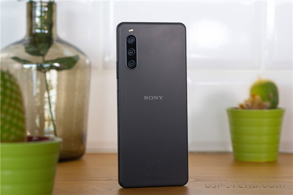 60Hz屏手机卖3500元！老外评索尼Xperia 10 IV：续航惊人 价格太贵