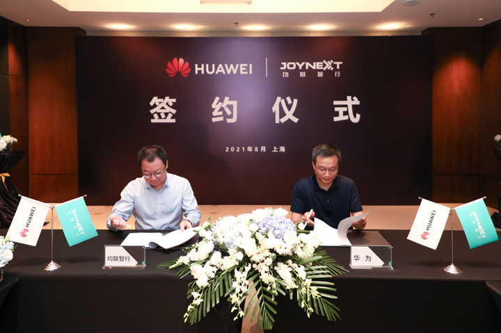 域控制器引多方“混战”，智能座舱及自动驾驶域成竞争焦点