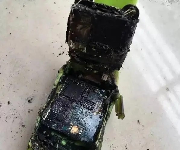 我买了块智能手表被烫伤了 你敢信?