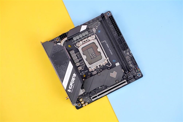 一体化10层PCB！铭瑄MS-iCraft Z690lTX WIFI主板图赏