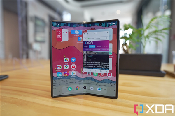 8999元！老外评价vivo X Fold：2022年折叠屏标杆 比三星强太多