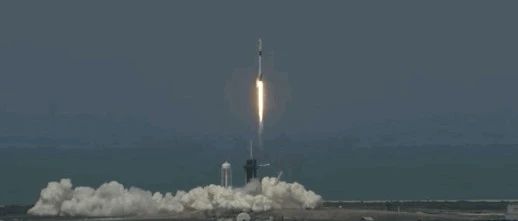 SpaceX载人龙飞船发射成功！“送100万人上火星”，马斯克吹的牛能实现？