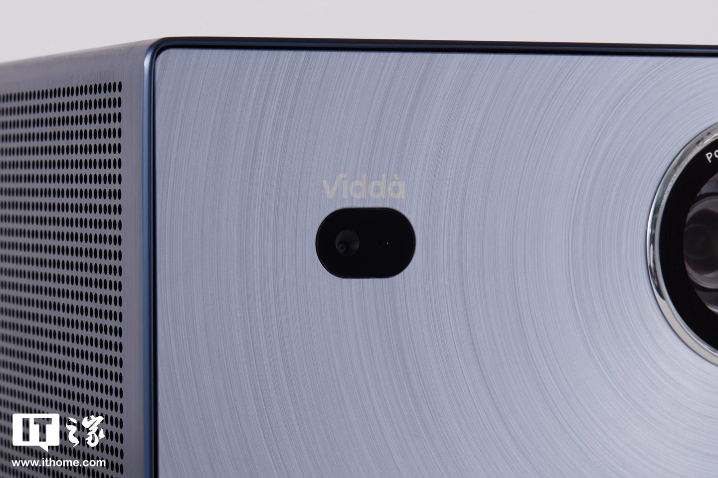 【IT之家开箱】Vidda 4K 全色激光投影 C1 图赏:百搭造型,便携属性 图片